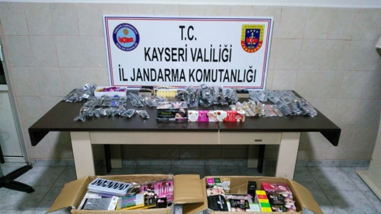 Jandarmadan Esrar Kacak Saat Ve Makyaj Malzemesi Operasyonu Sonhaberler