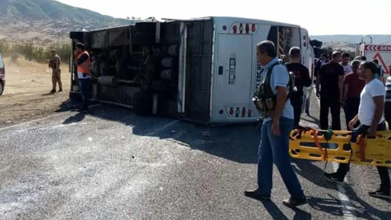 Bingol Diyarbakir Yolunda Otobus Kazasi Sonhaberler