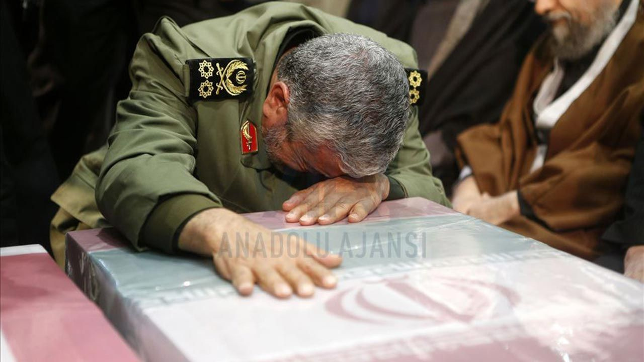 Yüzbinlerce İranlı Kasım Süleymani'nin cenazesine katıldı - Sayfa 14