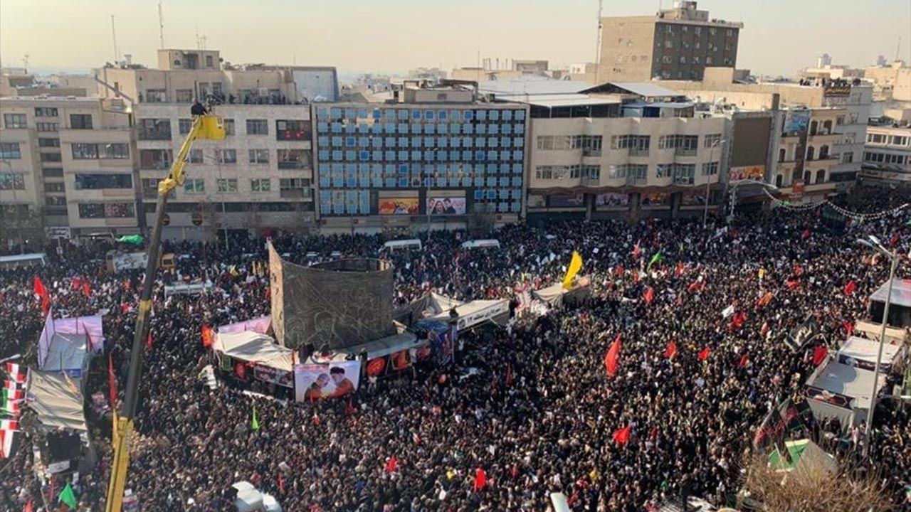 Yüzbinlerce İranlı Kasım Süleymani'nin cenazesine katıldı - Sayfa 22