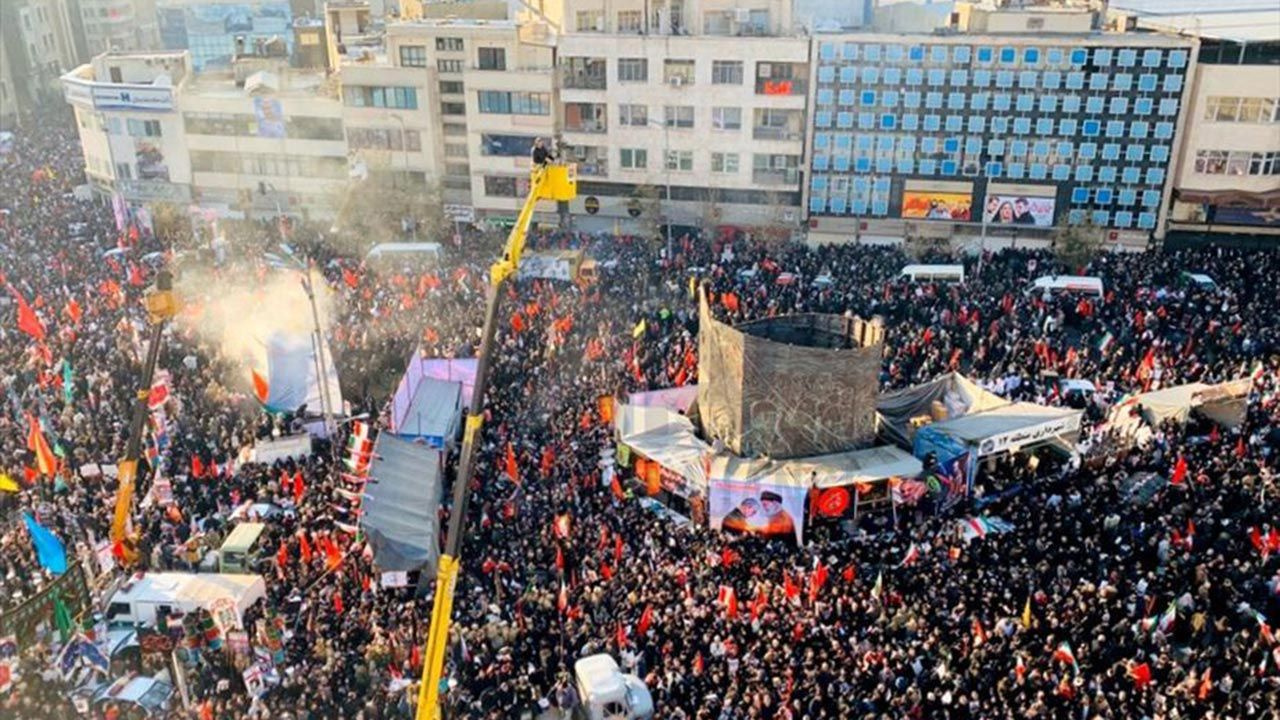 Yüzbinlerce İranlı Kasım Süleymani'nin cenazesine katıldı - Sayfa 24