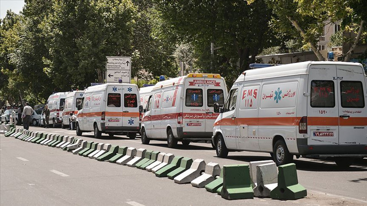 İran'da felaketler bitmiyor şimdi de otobüs kazası