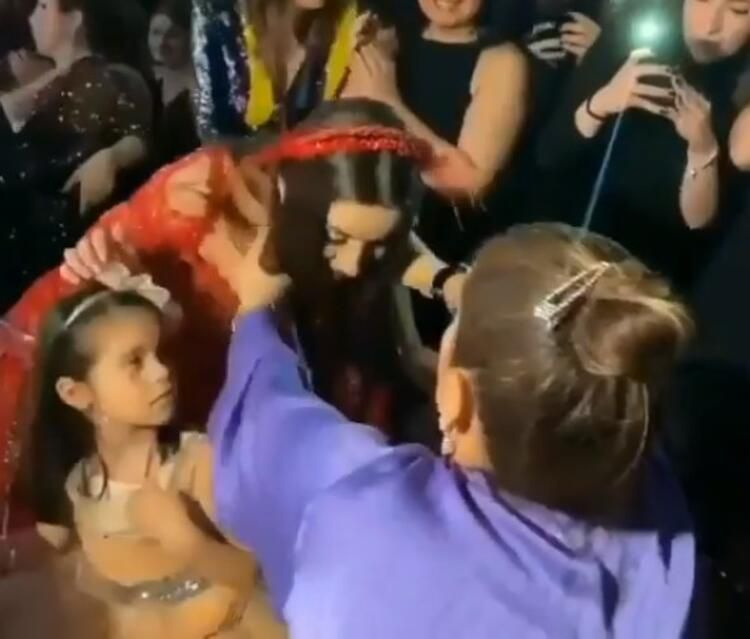 Merve Özbey'in kına gecesine ünlü akını - Sayfa 5