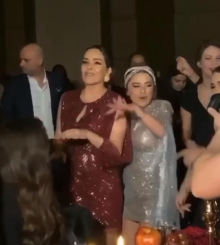 Merve Özbey'in kına gecesine ünlü akını - Sayfa 9