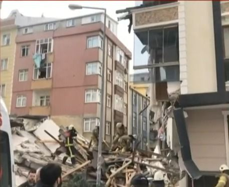 İstanbul'da çöken binadan ilk görüntüler - Sayfa 6