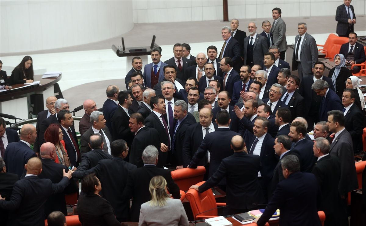 AK Partili Özkan, CHP'lilerin FETÖ'ye destek olduğu günleri hatırlatınca kavga çıktı - Sayfa 9