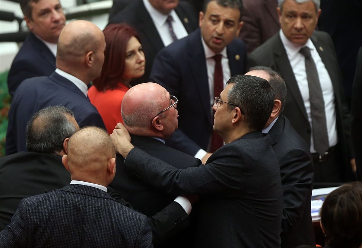 AK Partili Özkan, CHP'lilerin FETÖ'ye destek olduğu günleri hatırlatınca kavga çıktı - Sayfa 10