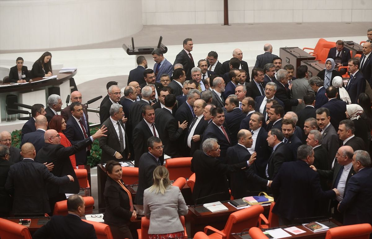 AK Partili Özkan, CHP'lilerin FETÖ'ye destek olduğu günleri hatırlatınca kavga çıktı - Sayfa 11