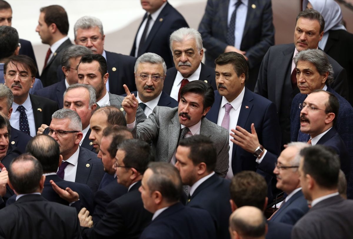 AK Partili Özkan, CHP'lilerin FETÖ'ye destek olduğu günleri hatırlatınca kavga çıktı - Sayfa 12