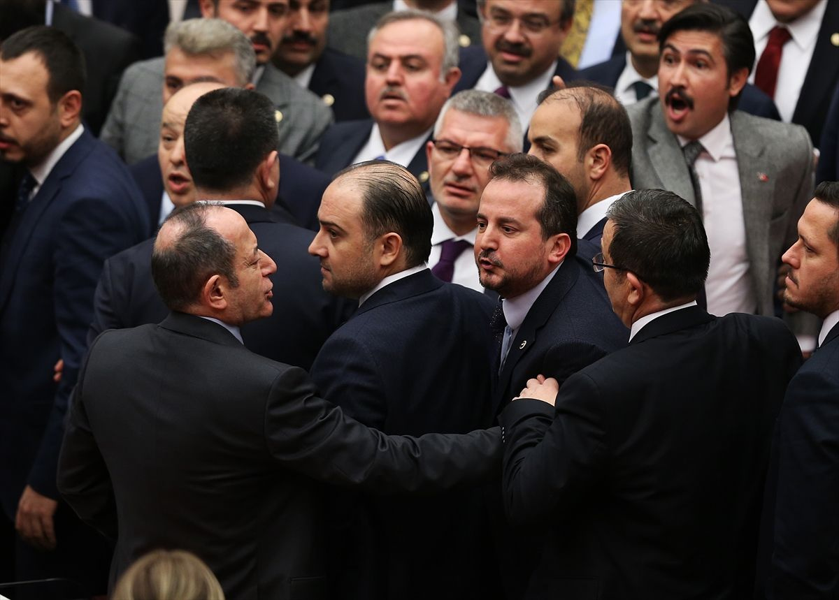 AK Partili Özkan, CHP'lilerin FETÖ'ye destek olduğu günleri hatırlatınca kavga çıktı - Sayfa 13