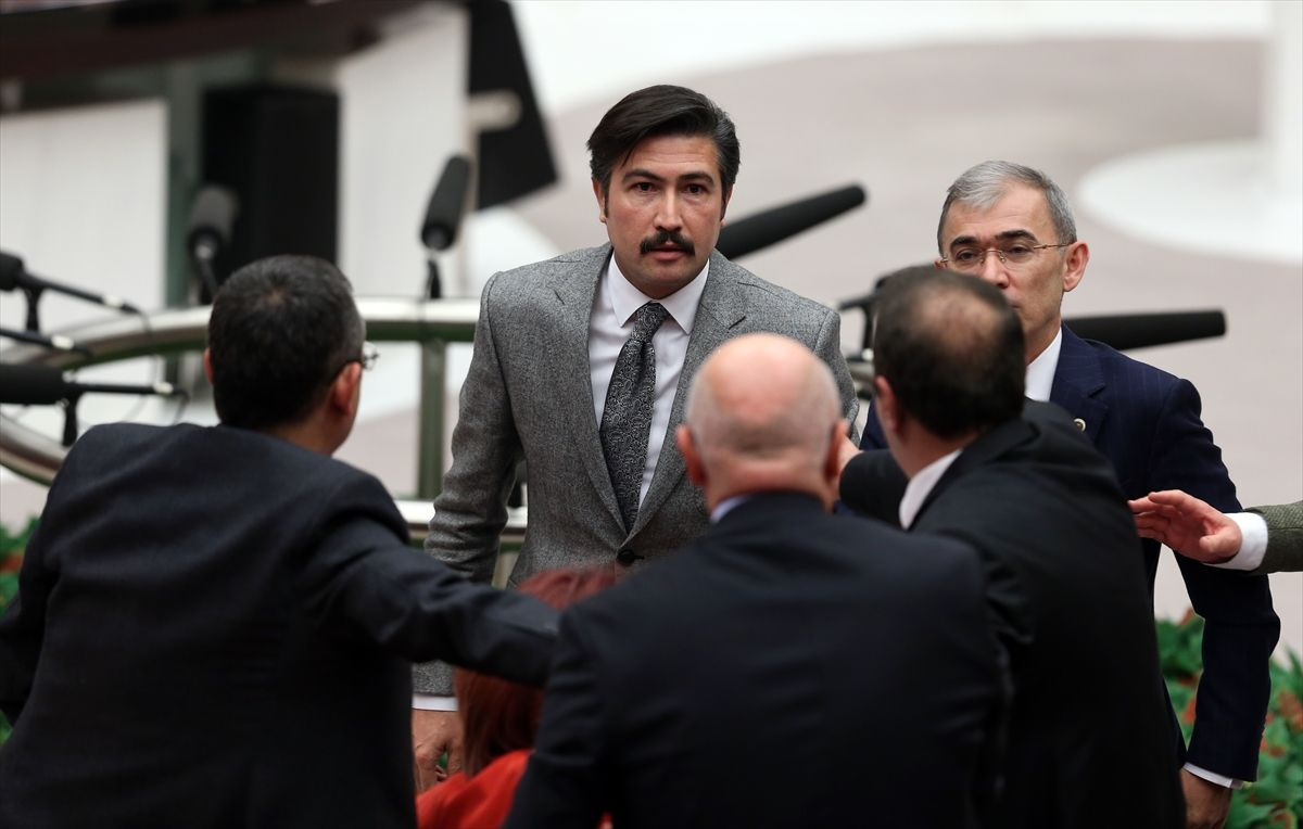 AK Partili Özkan, CHP'lilerin FETÖ'ye destek olduğu günleri hatırlatınca kavga çıktı - Sayfa 18