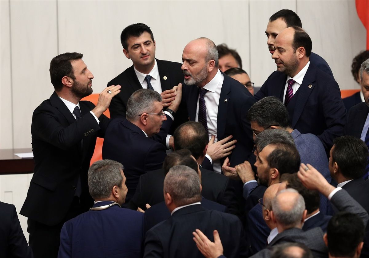 AK Partili Özkan, CHP'lilerin FETÖ'ye destek olduğu günleri hatırlatınca kavga çıktı - Sayfa 29