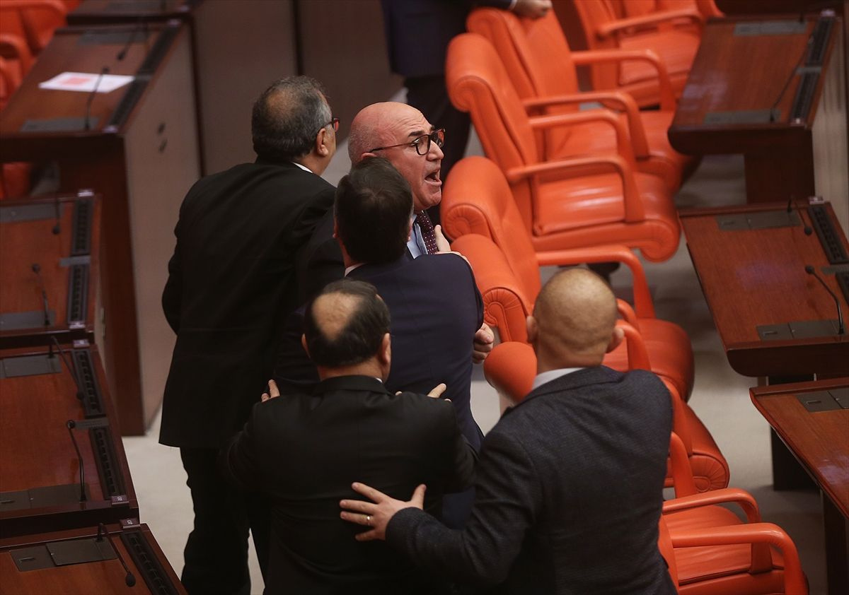 AK Partili Özkan, CHP'lilerin FETÖ'ye destek olduğu günleri hatırlatınca kavga çıktı - Sayfa 5