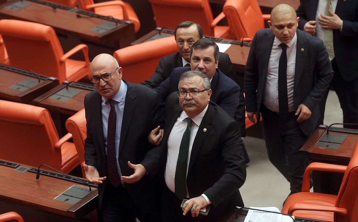 AK Partili Özkan, CHP'lilerin FETÖ'ye destek olduğu günleri hatırlatınca kavga çıktı - Sayfa 6