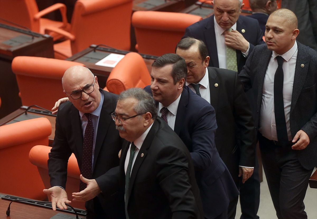 AK Partili Özkan, CHP'lilerin FETÖ'ye destek olduğu günleri hatırlatınca kavga çıktı - Sayfa 7
