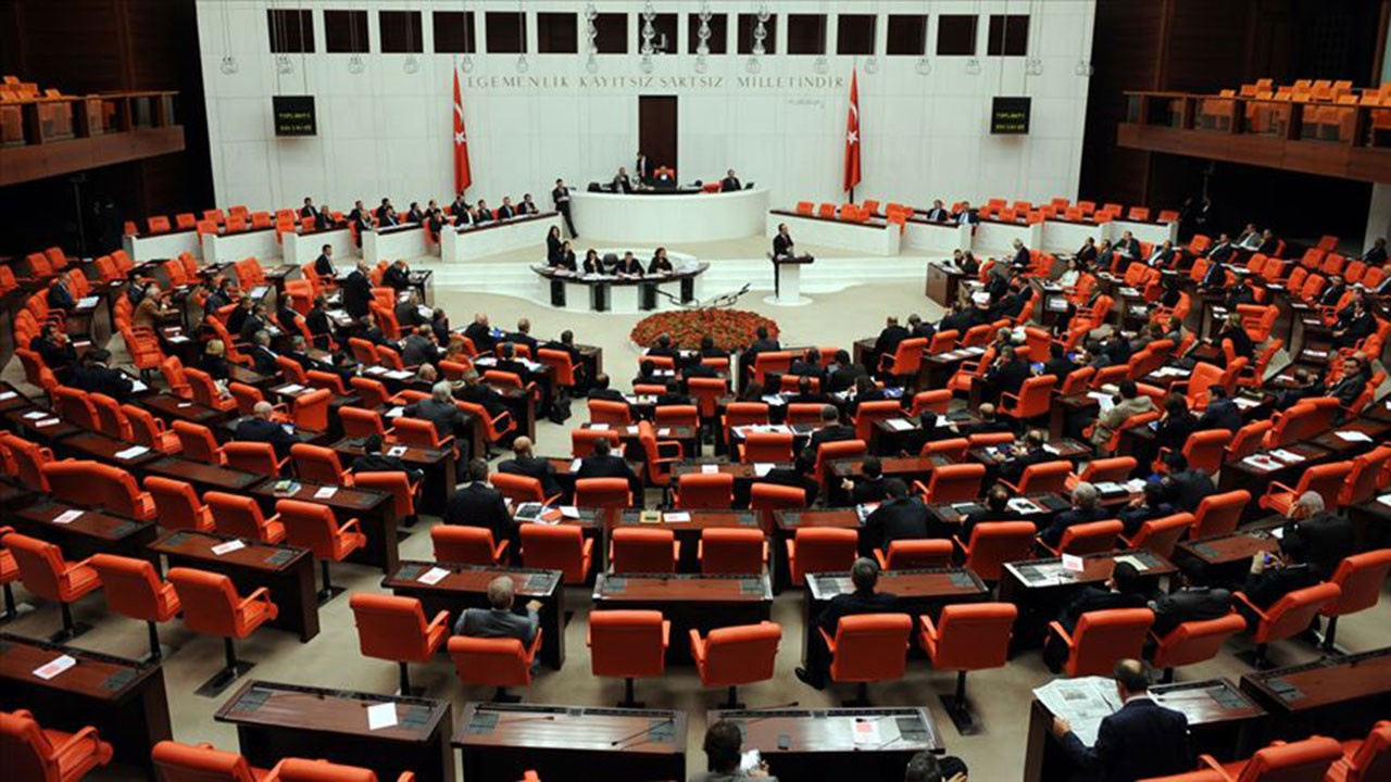 HDP ve CHP'nin engellerine rağmen 14 madde kabul edildi
