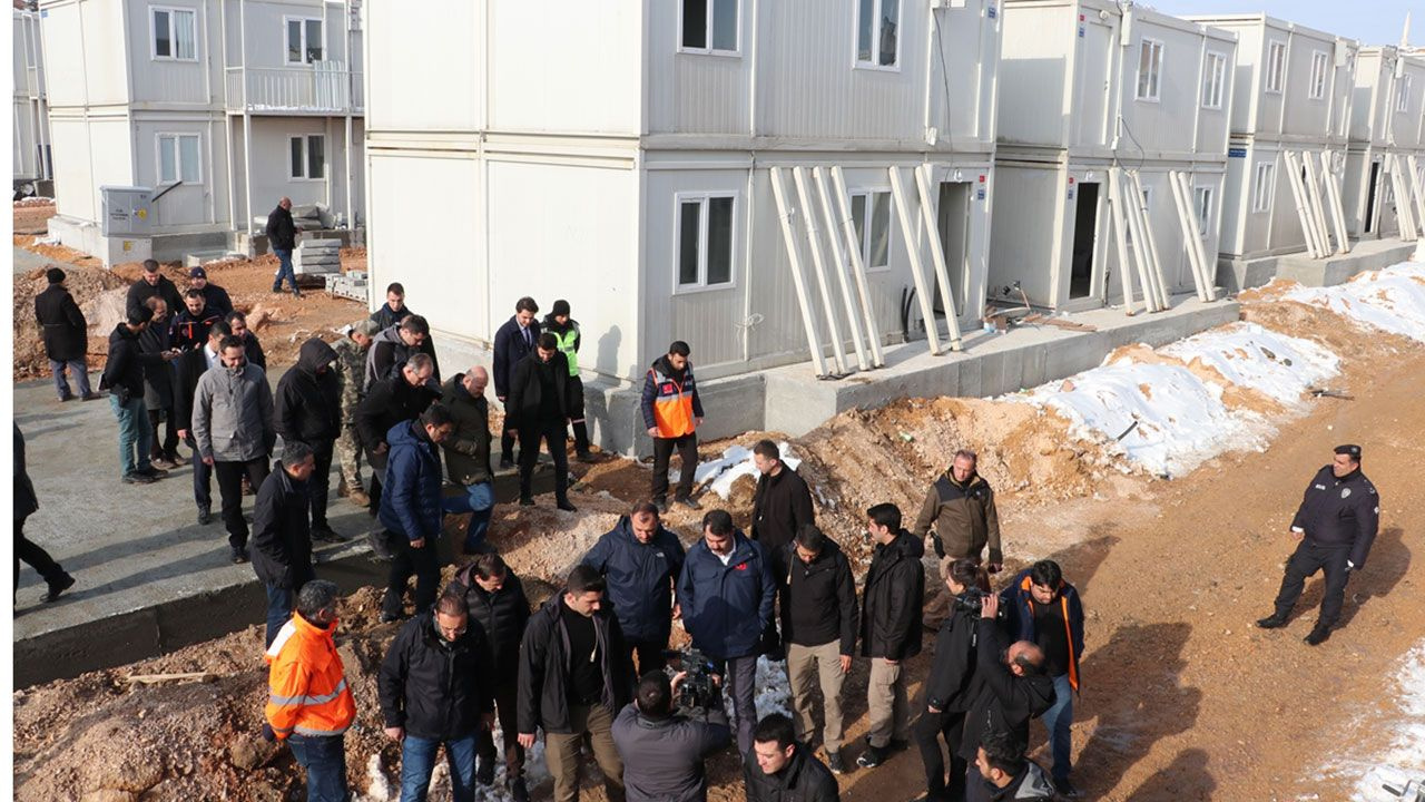 Herkes depremi unuttu ama iki bakan hala bölgede - Sayfa 19