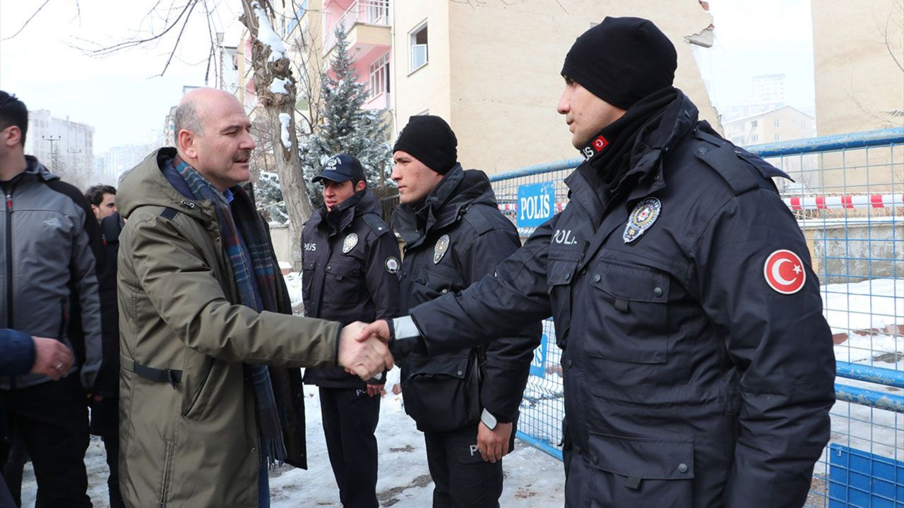 Herkes depremi unuttu ama iki bakan hala bölgede - Sayfa 13