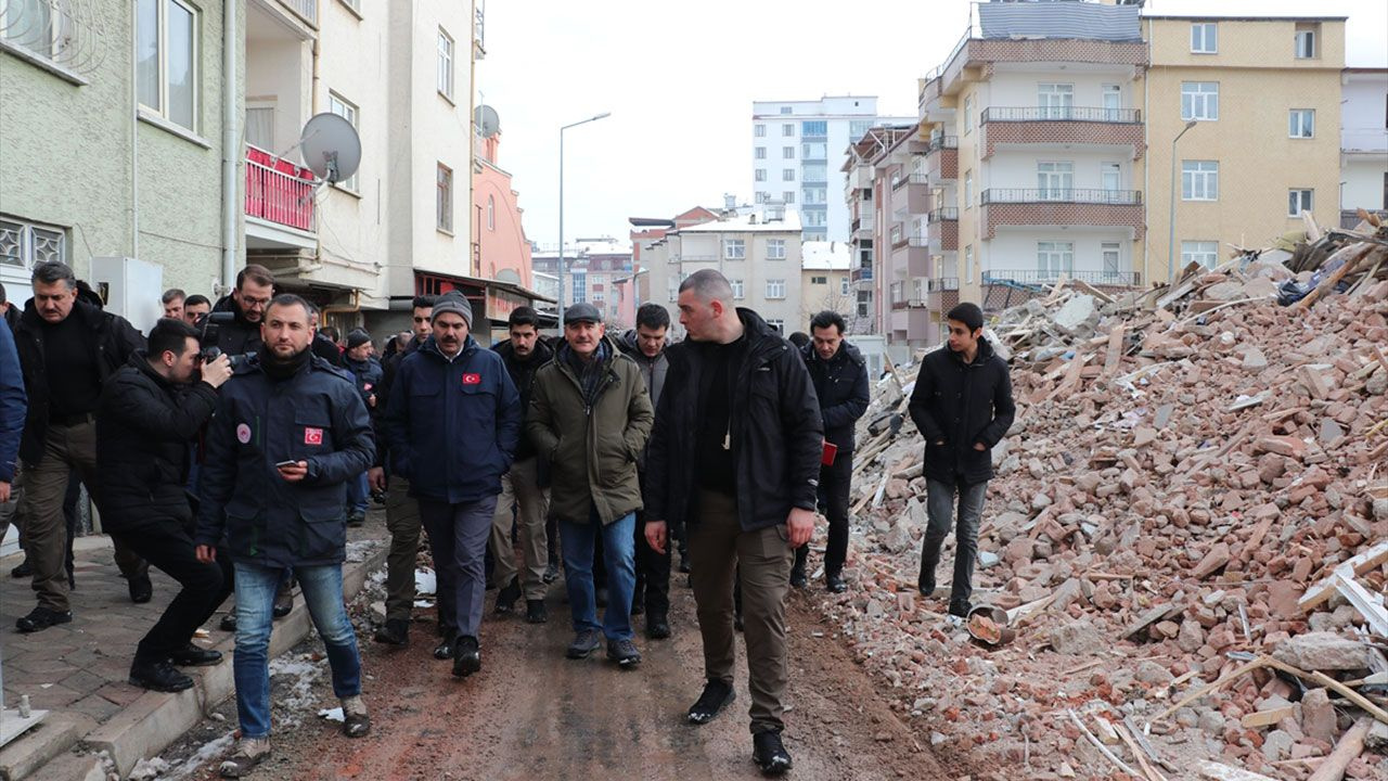 Herkes depremi unuttu ama iki bakan hala bölgede - Sayfa 12