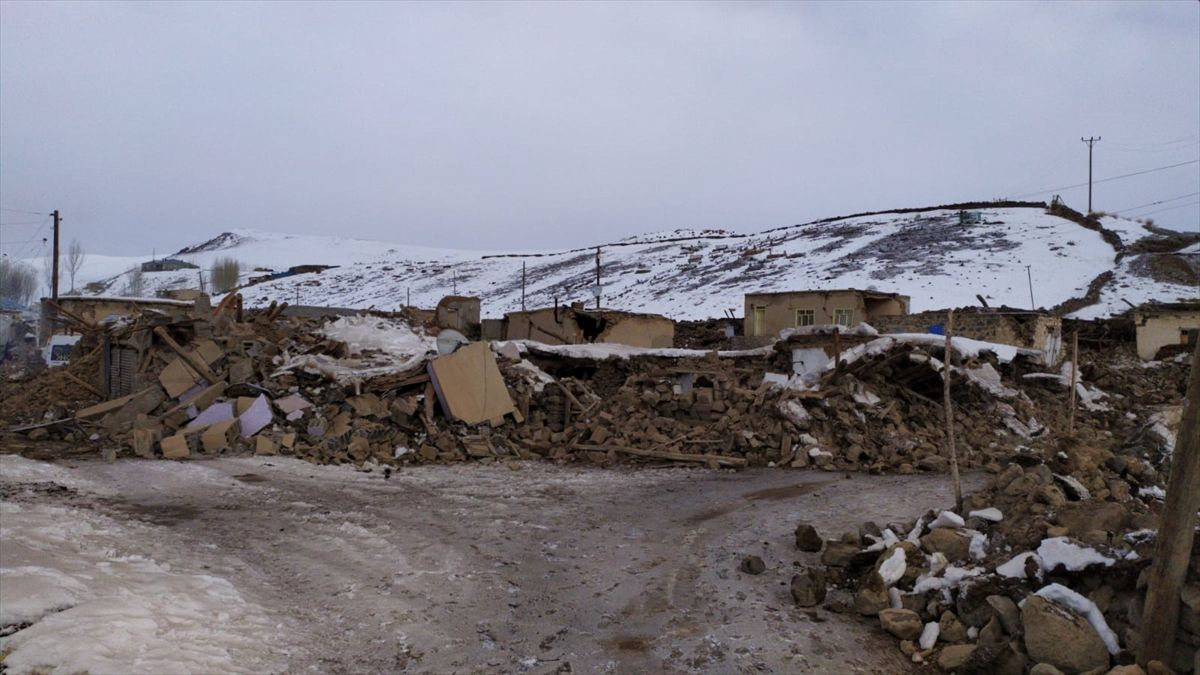 Van'da yıkılan köylerden ilk görüntüler - Sayfa 6