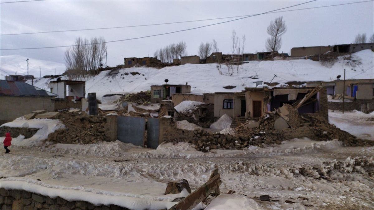 Van'da yıkılan köylerden ilk görüntüler - Sayfa 9