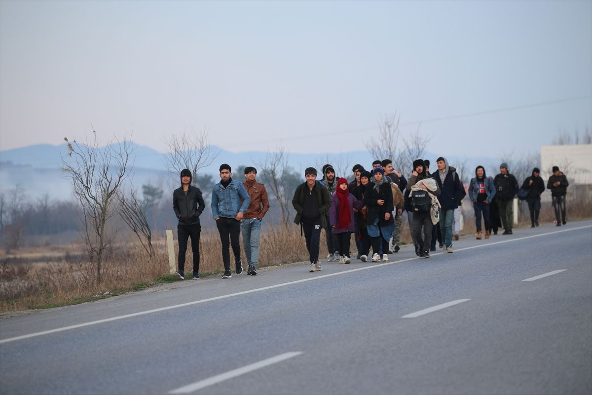Türkiye kapıları açtı, mültecileri bıraktı, Avrupa'ya doğru hareket başladı - Sayfa 5