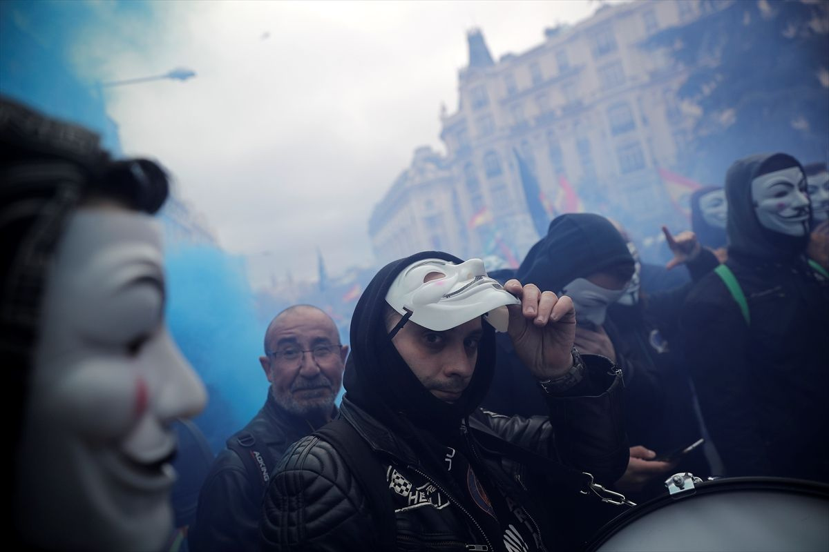 İspanya'da polis ve jandarma maaş için protesto gösterisi düzenledi - Sayfa 12