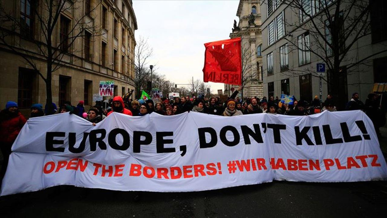 Almanya'da göçmenlere destek gösterileri