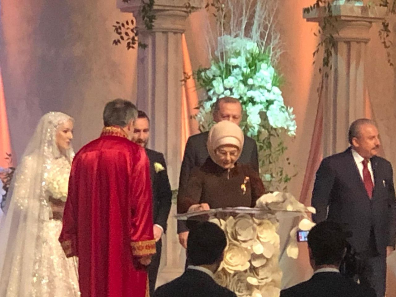 Cumhurbaşkanı Erdoğan, yeğeninin nikah şahitliğini yaptı | Düğünden kareler - Sayfa 5