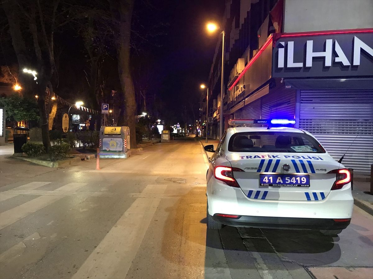 Büyükşehirlerde sokaklar sessizliğe gömüldü - Sayfa 4