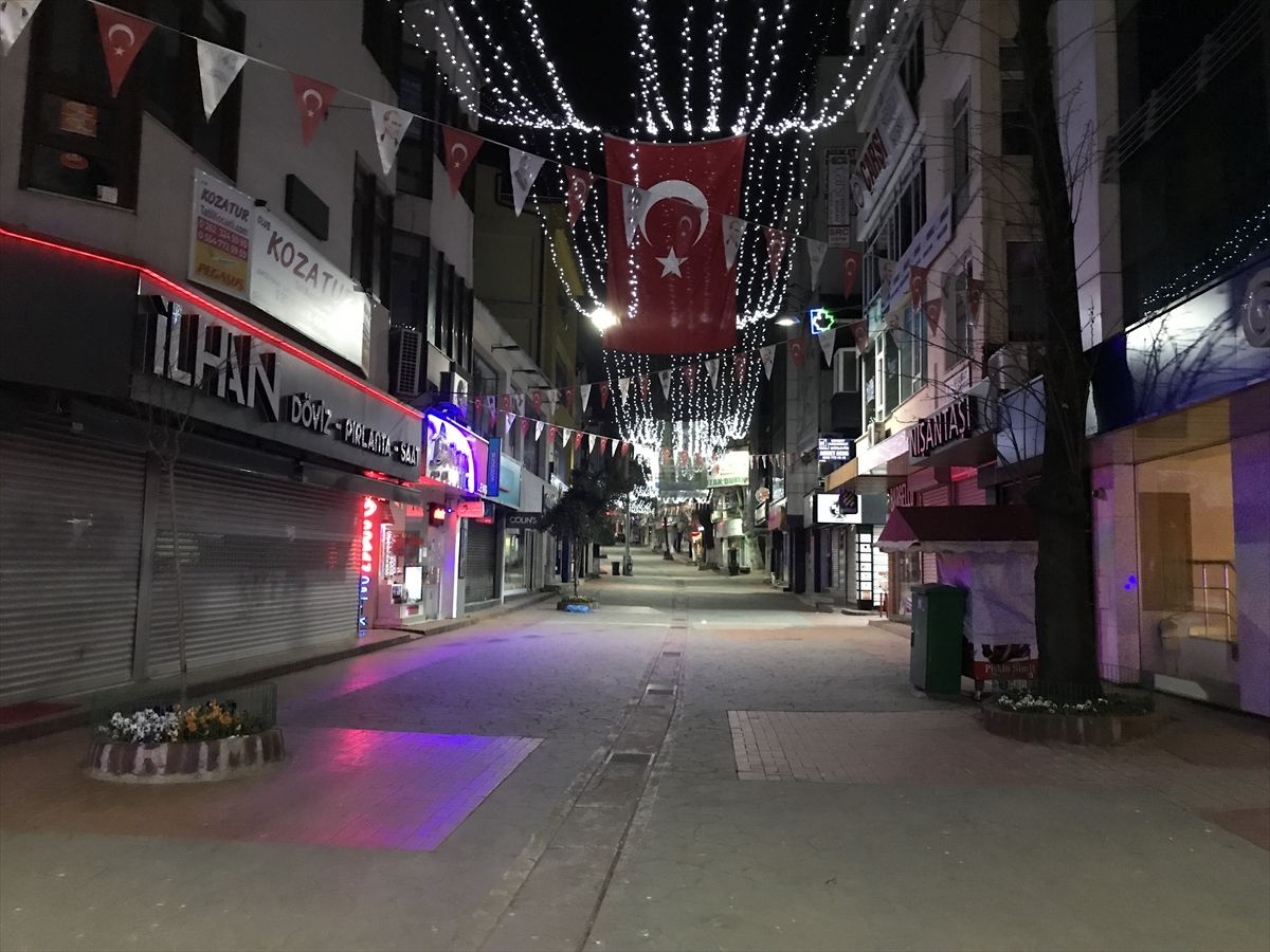Büyükşehirlerde sokaklar sessizliğe gömüldü - Sayfa 5