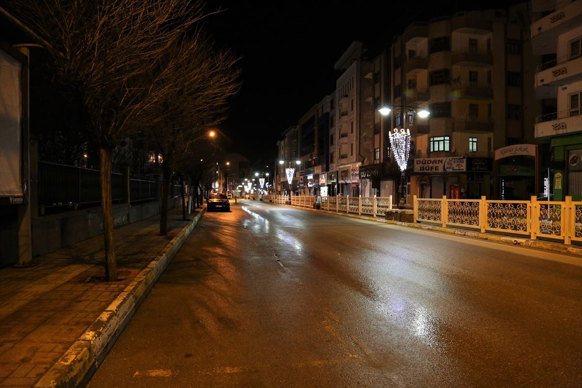 Büyükşehirlerde sokaklar sessizliğe gömüldü - Sayfa 7