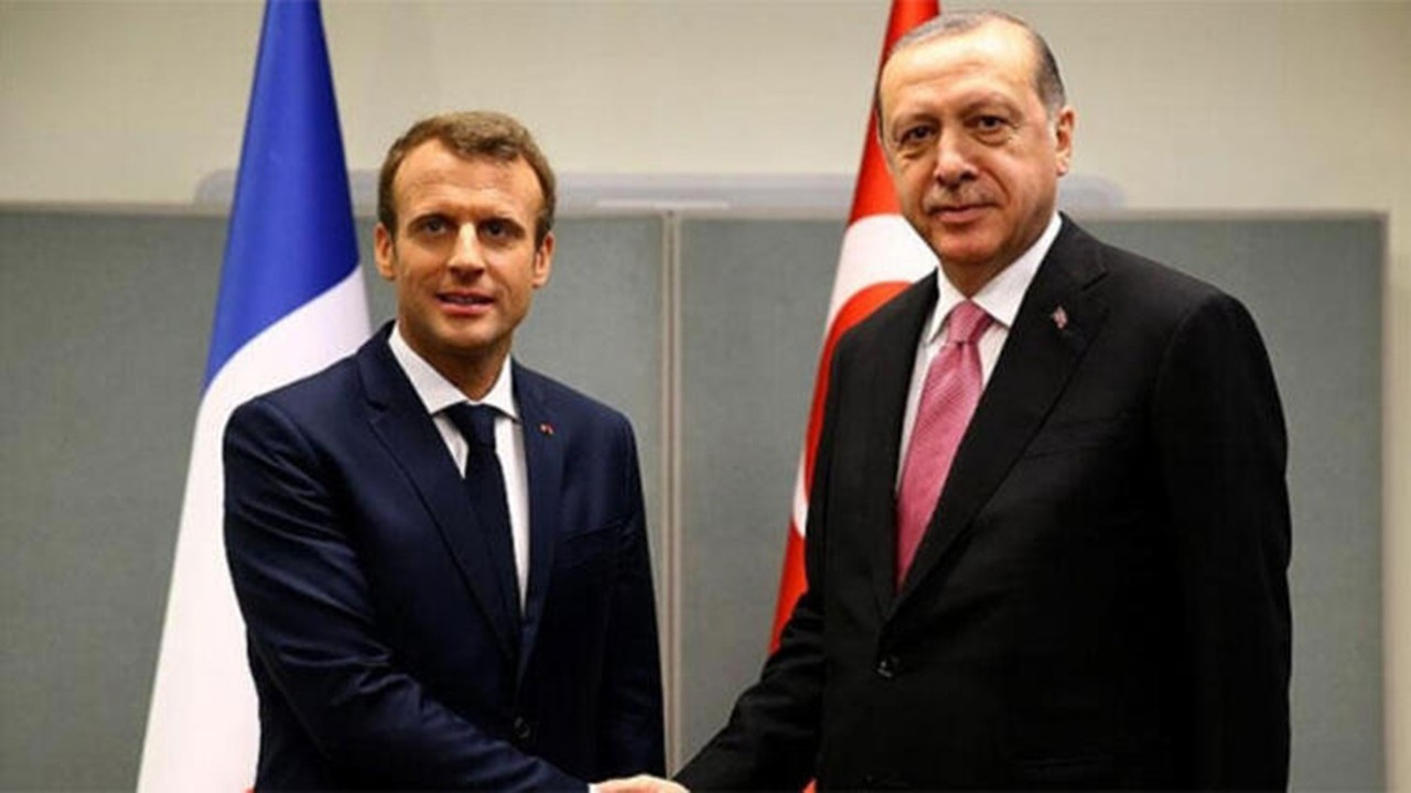 Macron Türkçe mesaj atarak aba altından sopa gösterdi