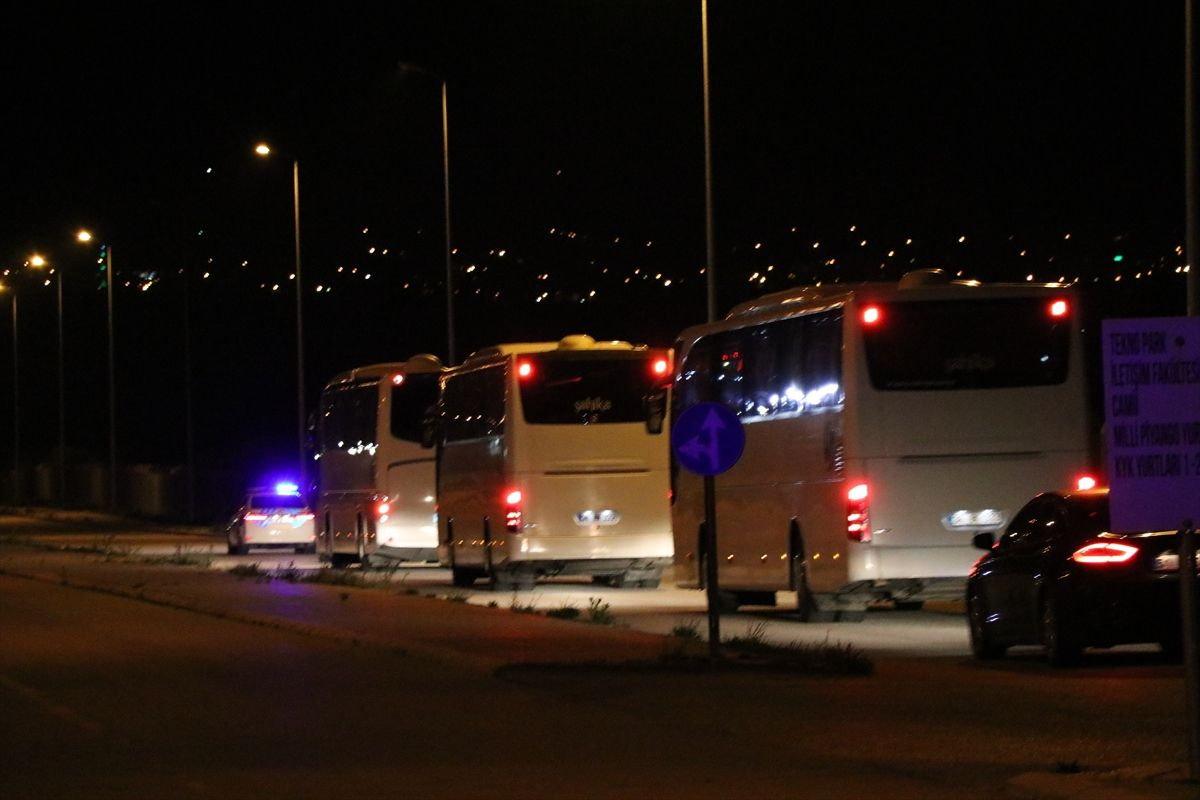 Almanya'dan getirilen yüzlerce kişi karantinada - Sayfa 13
