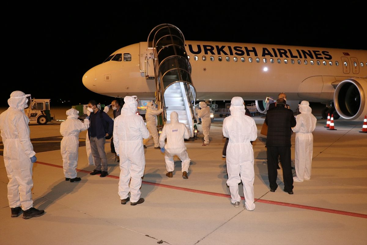 Almanya'dan getirilen yüzlerce kişi karantinada - Sayfa 8