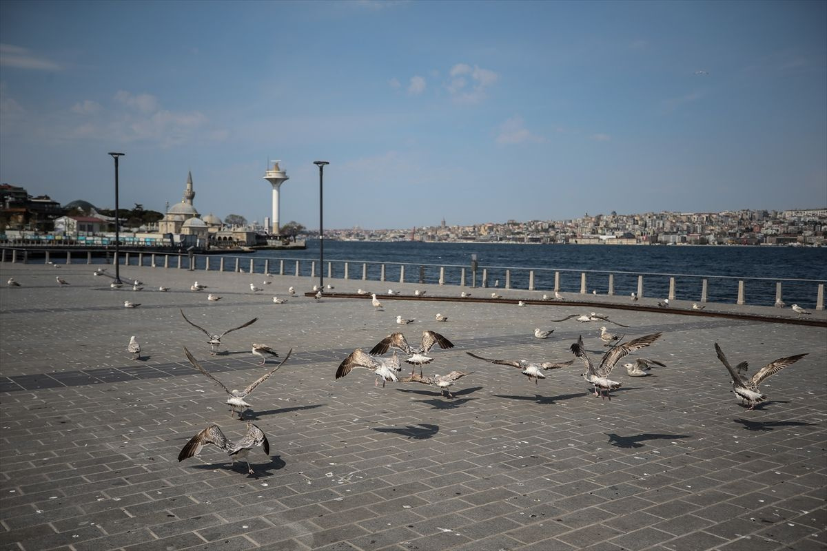 İstanbul'da meydanlar, sahiller bomboş - Sayfa 5