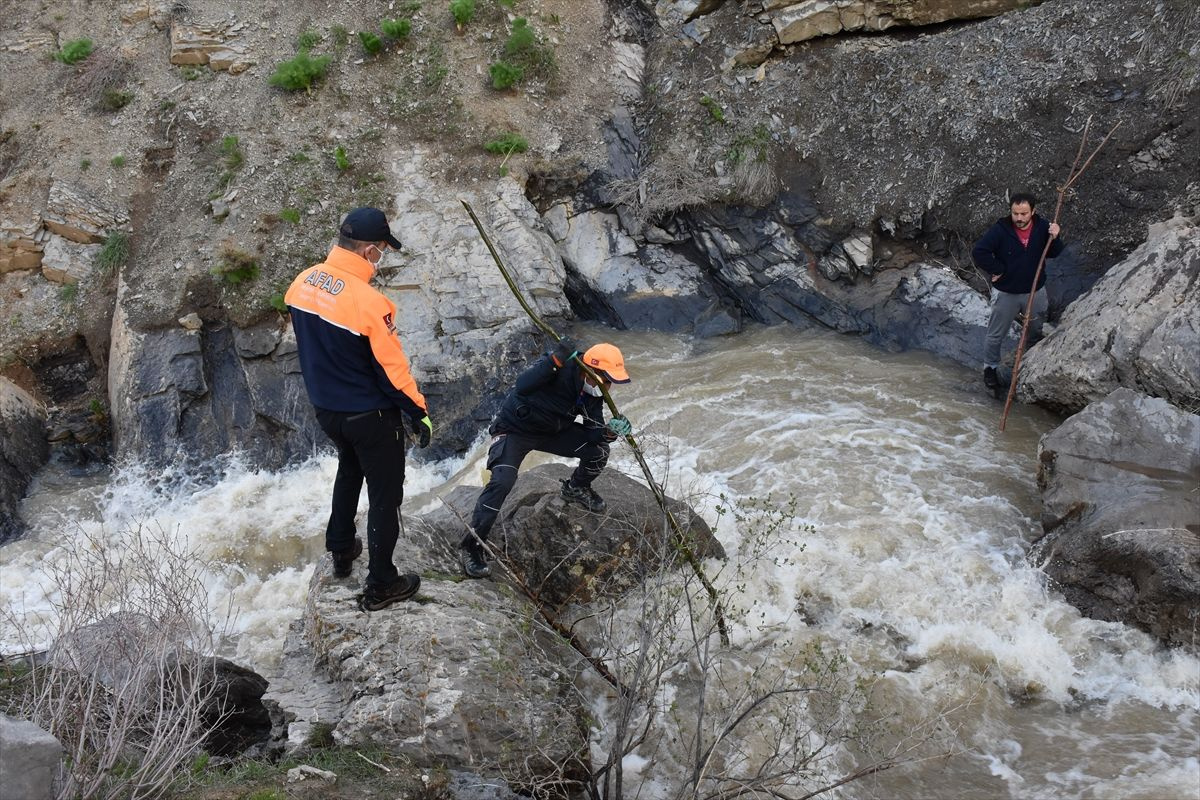 Hakkari'de dere suyuna 11 yaşındaki çocuk öldü - Sayfa 13