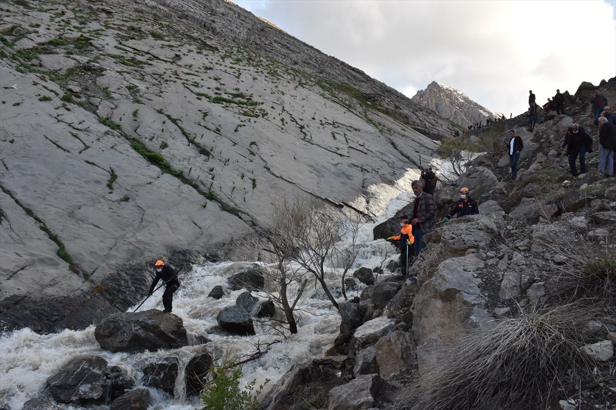 Hakkari'de dere suyuna 11 yaşındaki çocuk öldü - Sayfa 8