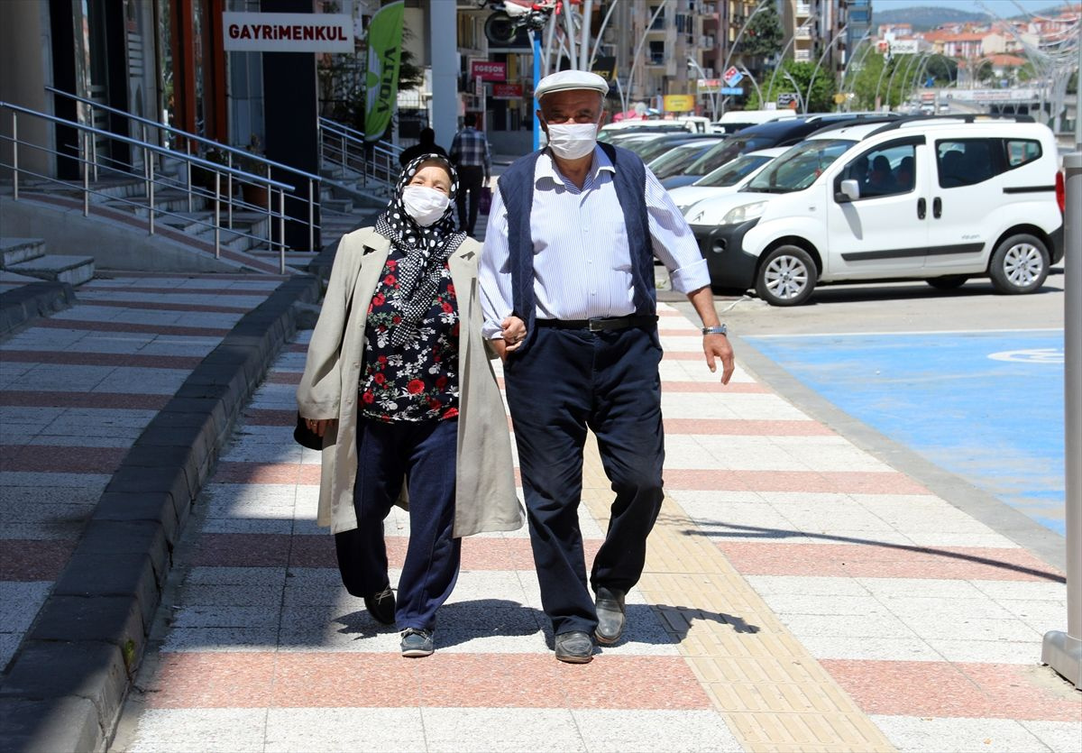65 yaş üstü gençler parklarda çocuklar gibi oynadı - Sayfa 8