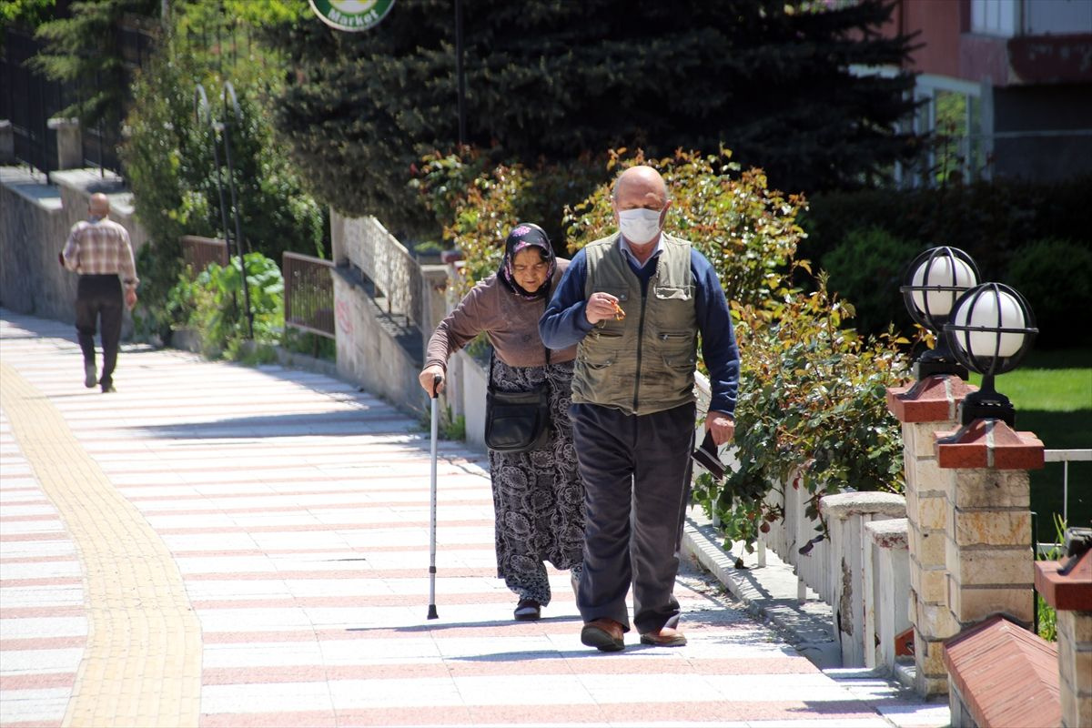 65 yaş üstü gençler parklarda çocuklar gibi oynadı - Sayfa 9