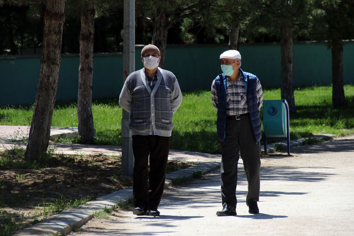 65 yaş üstü gençler parklarda çocuklar gibi oynadı - Sayfa 10