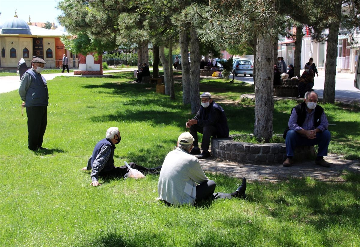 65 yaş üstü gençler parklarda çocuklar gibi oynadı - Sayfa 12