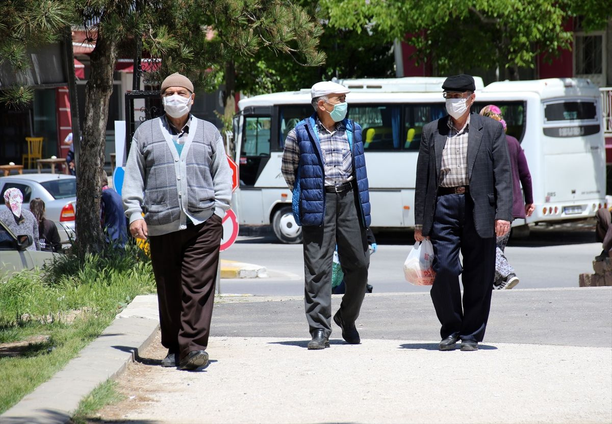 65 yaş üstü gençler parklarda çocuklar gibi oynadı - Sayfa 14