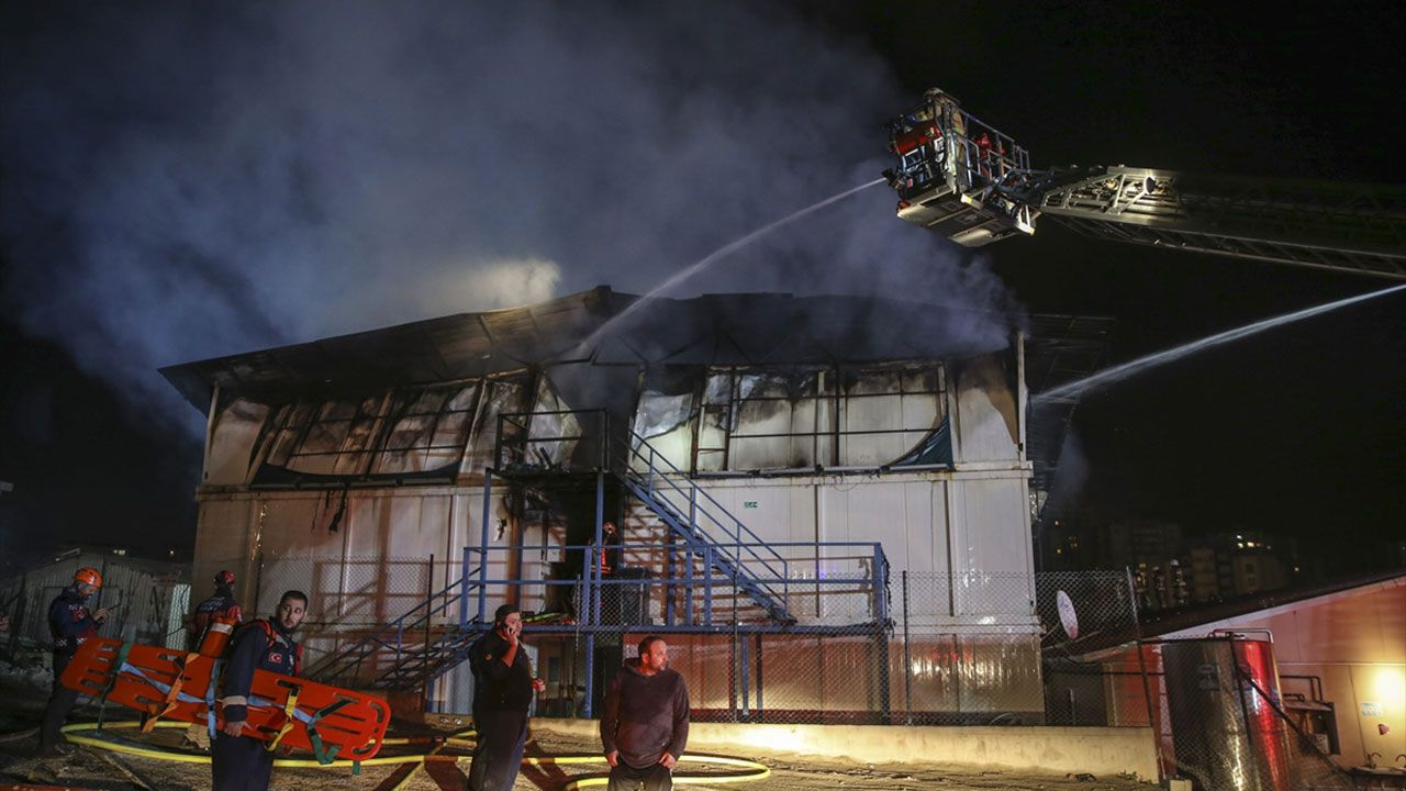 Onlarca işçinin kaldığı şantiyede yangın - Sayfa 9