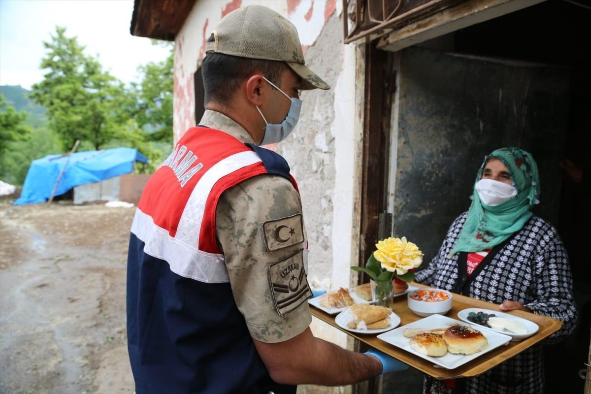 Vefa Destek Ekiplerinden yaşlılara bayram süprizi - Sayfa 6