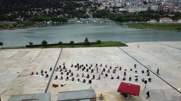 Yasak sonrası ilk Cuma'dan renkli kareler - Sayfa 8