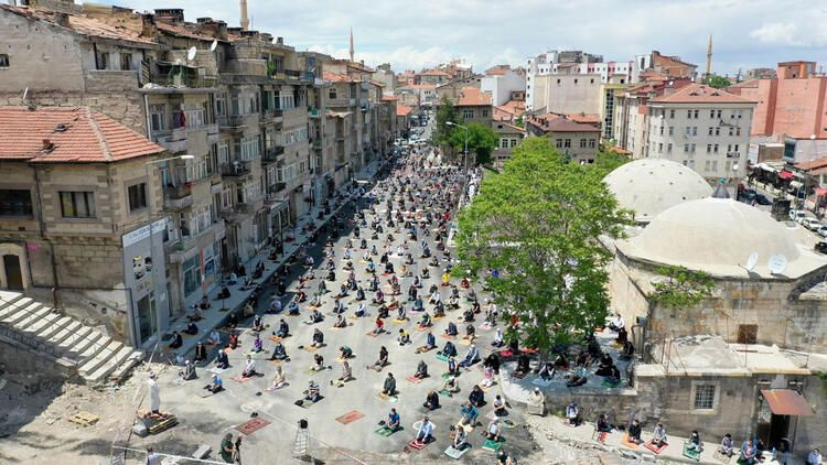 Yasak sonrası ilk Cuma'dan renkli kareler - Sayfa 5