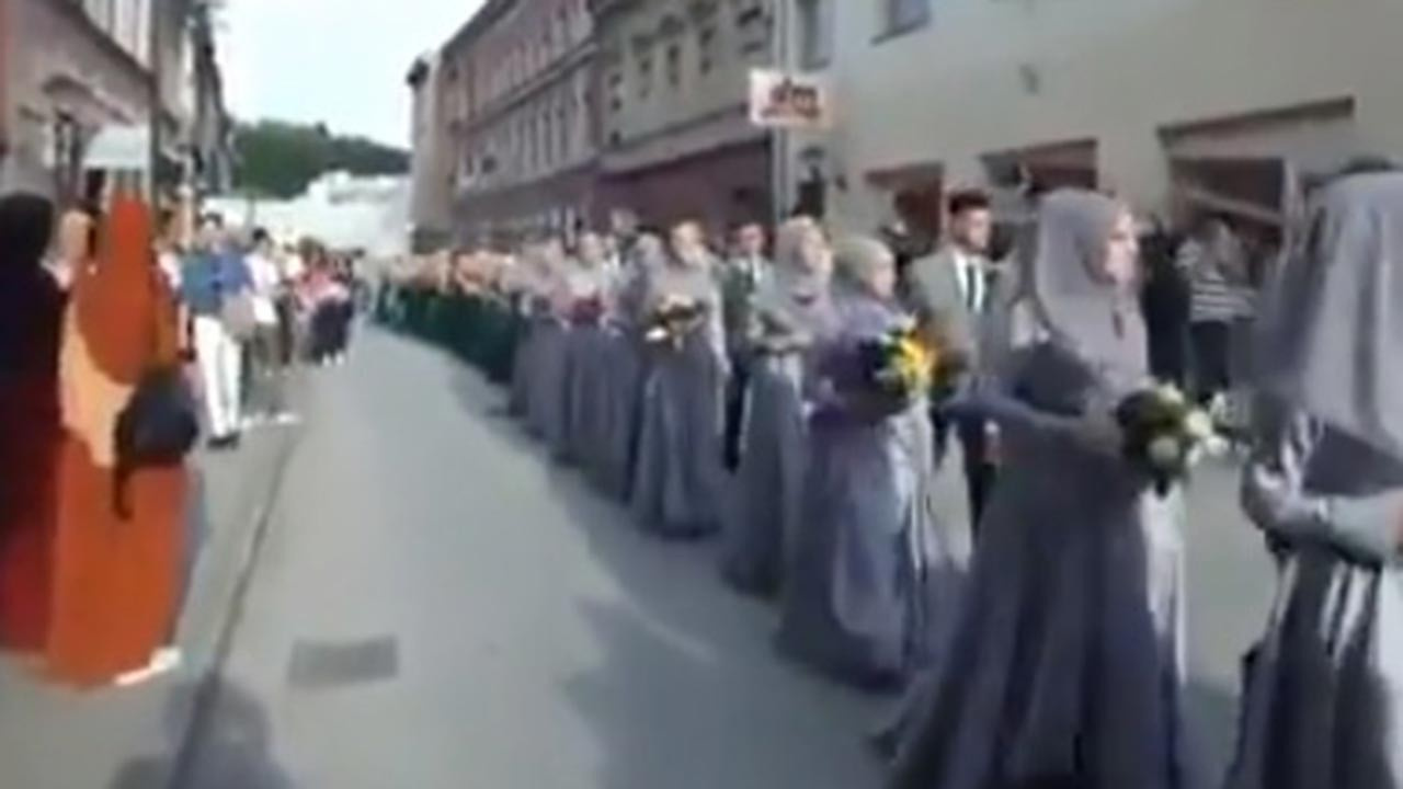Travnik'te medrese mezunlarının geçiş töreni