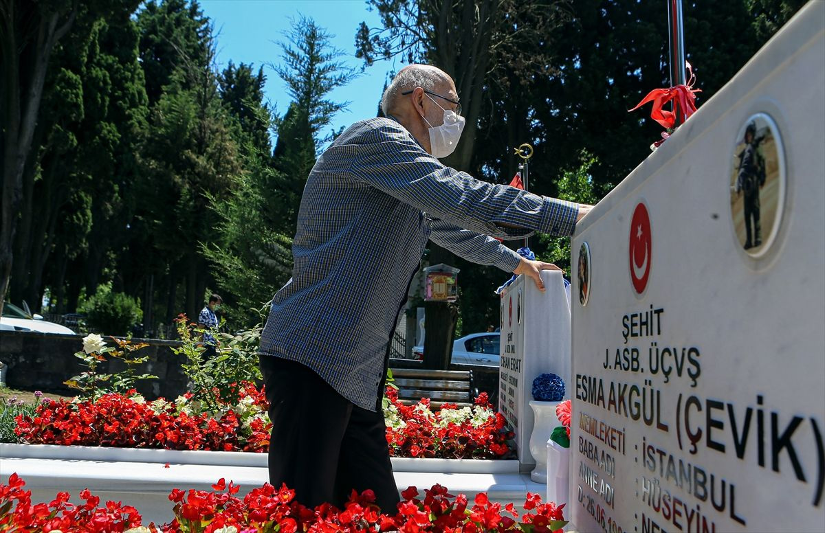 Edirnekapı Şehitliği'nde babalar günü hüznü - Sayfa 11