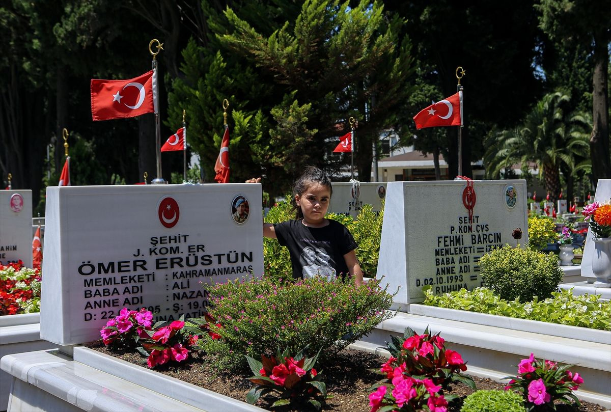 Edirnekapı Şehitliği'nde babalar günü hüznü - Sayfa 12